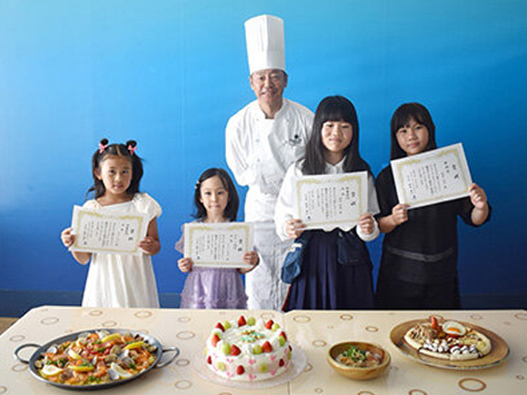 「夢のレストランメニューコンテスト」表彰式の様子(ホテル ユニバーサル ポートにて)