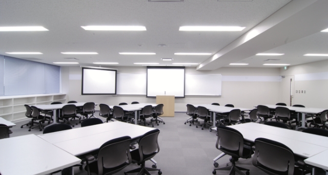 Large training room (Seminar House Cross Wave Makuhari)
