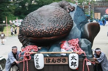 地域の子どもと山車を引いて梅小路公園を練り歩く「9月9日はオオサンショウウオの日 2023」を開催